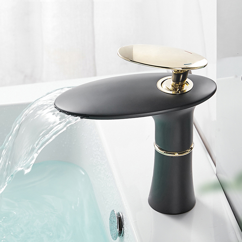 Home Hardware Bathroom Sinks - Rubinetto per lavabo a cascata Oro